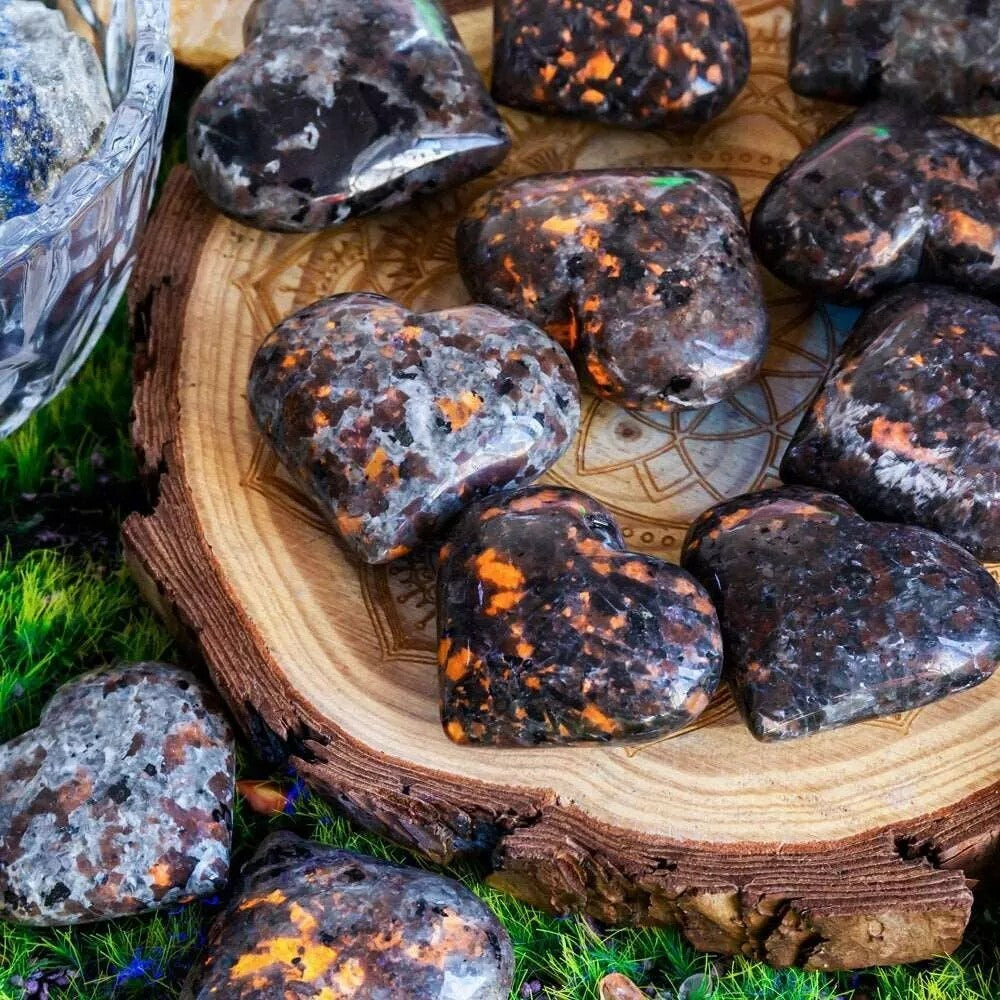 Natural Yooperlite Heart Tumbled Stone UV Reactive Sodalite Gemstone Home Decor