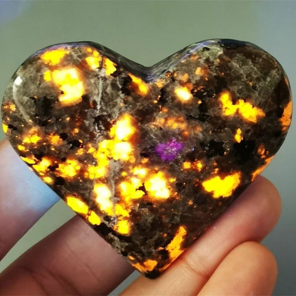 Natural Yooperlite Heart Tumbled Stone UV Reactive Sodalite Gemstone Home Decor